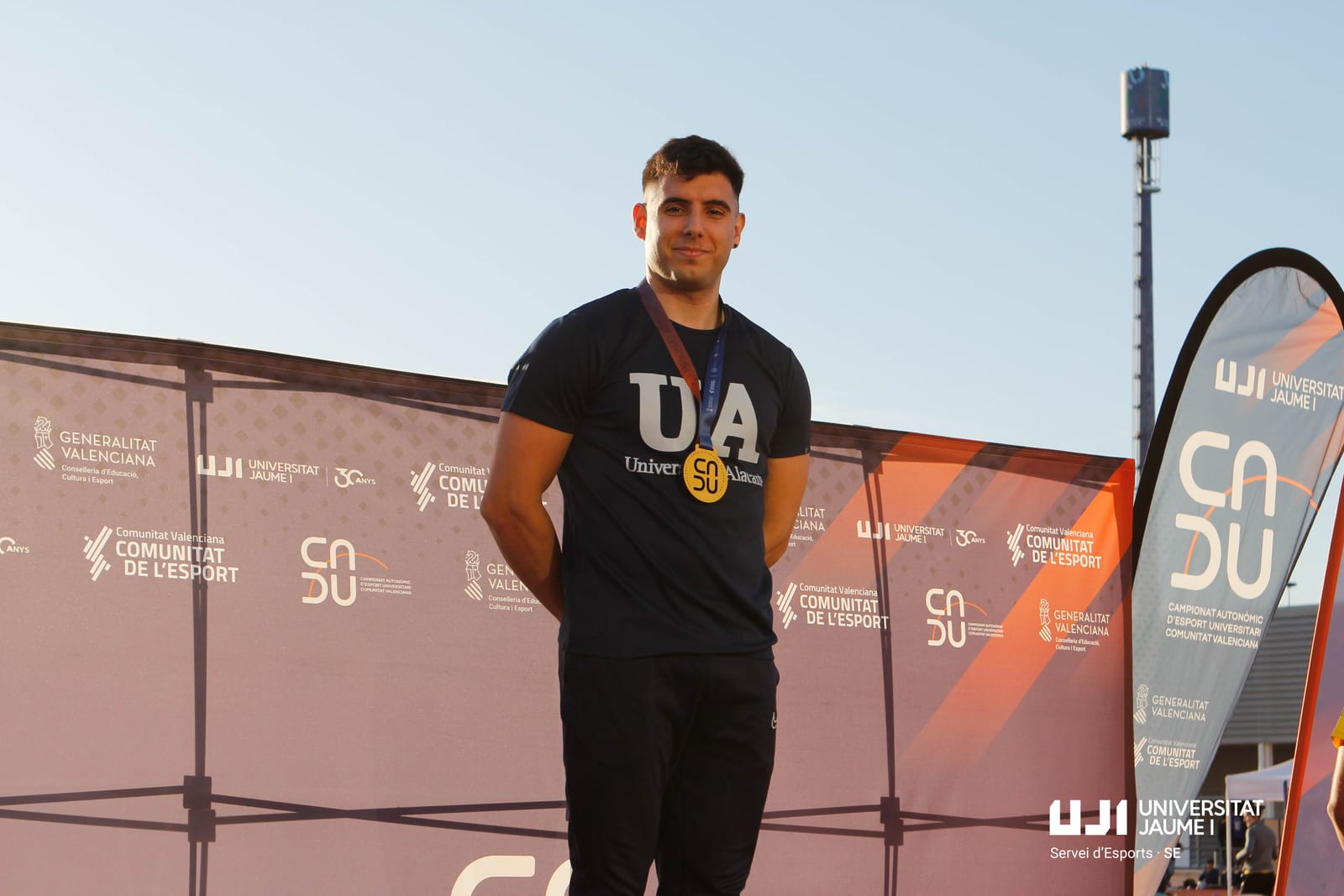 Jose Giner con la medalla del campeonato autonómico universitario